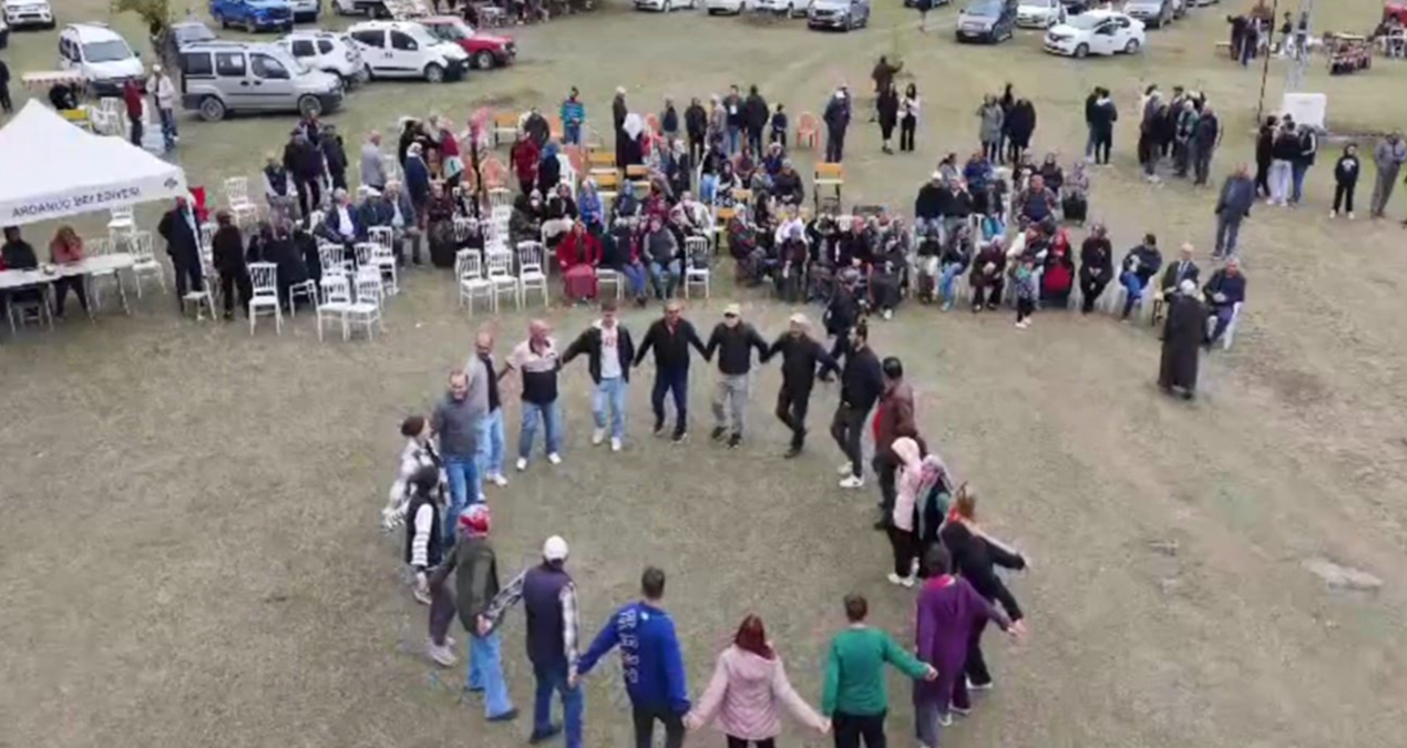 artvinde turku soleni A71c1IUh