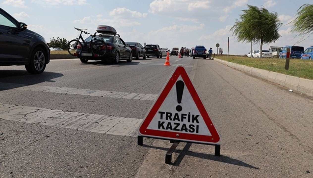 freni bosalan tir park halindeki kamyonete carpti Z7waKPFp