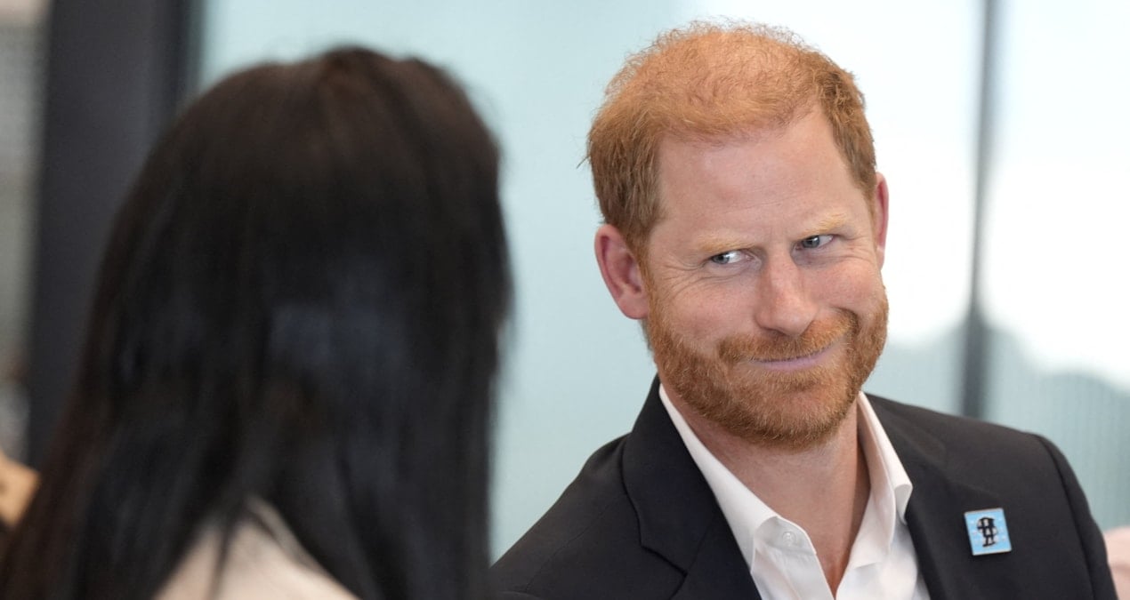 ingilterenin firari prensi elinde cekle ukraynayi ziyaret etti gA4jhcJF