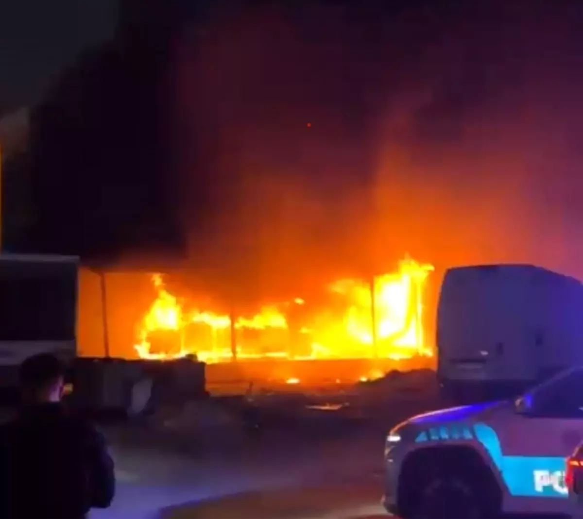 izmirde mobilya fabrikasinda yangin 1Sx4LhXS