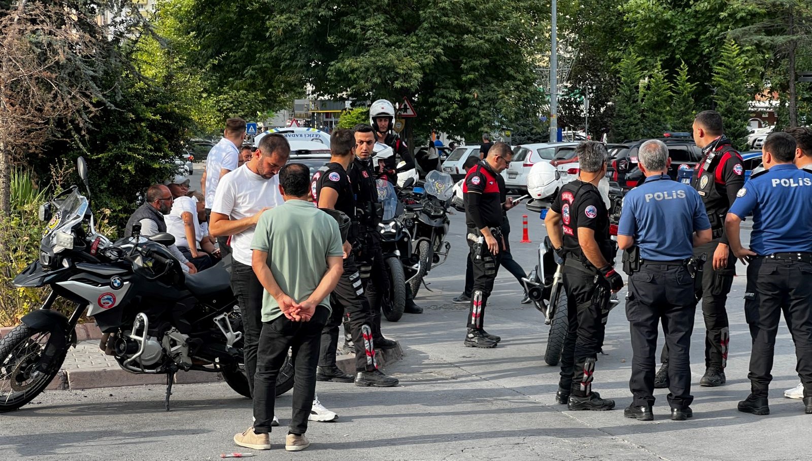 motosikletleri devrildi 2 yunus polisi yaralandi heFaf1JX