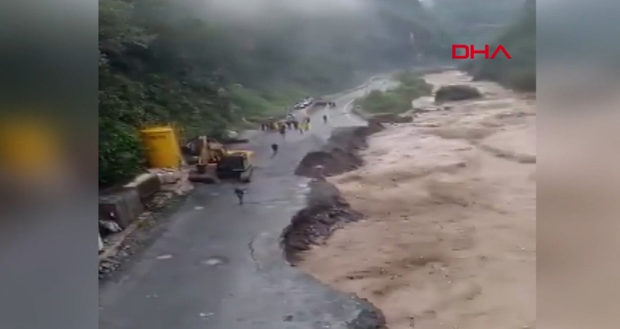 rizede yol coktu isciler mahsur kaldi IDWYYLk1