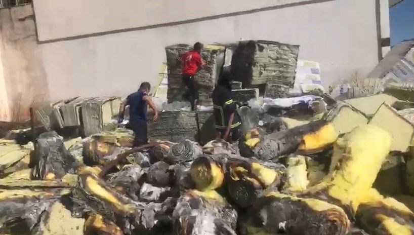 yalitim malzemeleri deposunda yangin 8U57JtLw