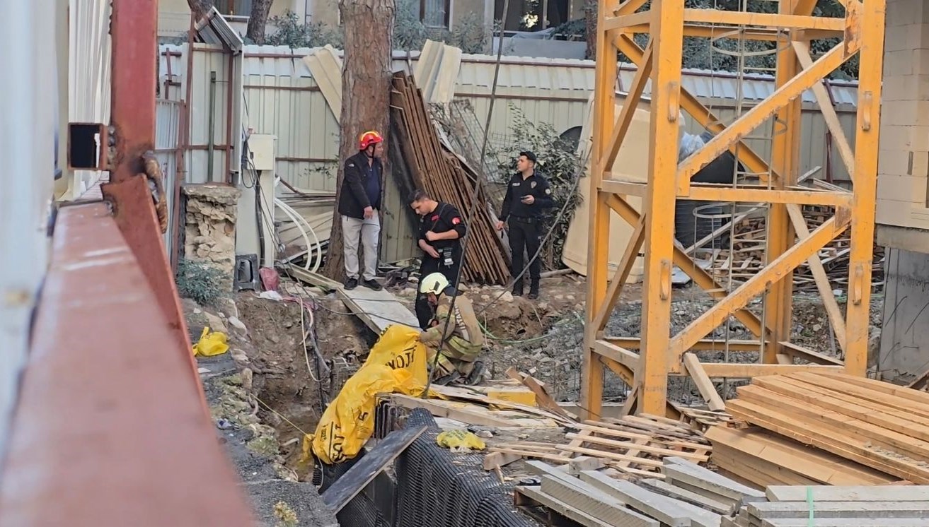 60 yasindaki isci insaatta yuksekten duserek can verdi Ui7if3py