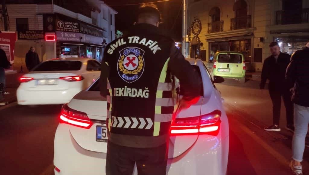 alkollu surucu sivil polisi vale saninca yakalandi 9LAdijkQ.jpg