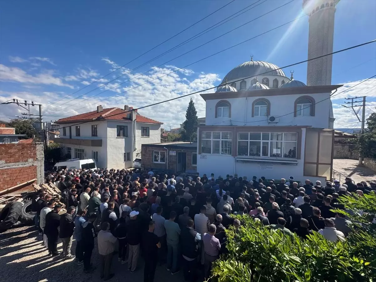 canakkalede otomobil yangininda hayatini kaybeden mehmet ozdemir defnedildi jhTLNv3L