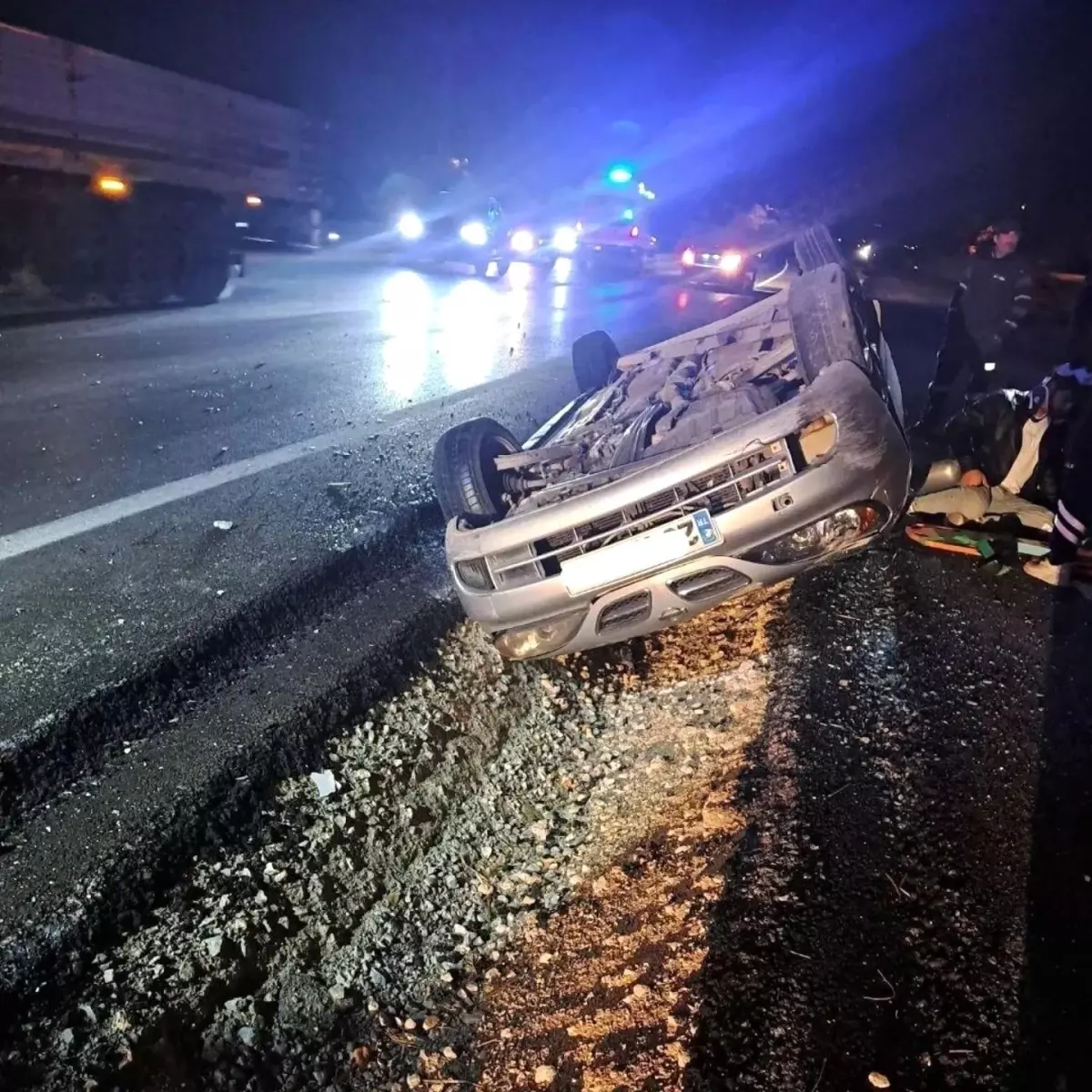 elazigda takla atan otomobilde 2 yarali D6GTJy43