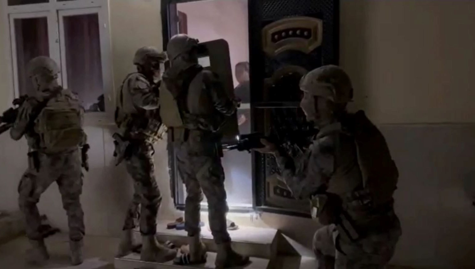 hatay ve adanadagocmen kacakciligi operasyonu 10 tutuklama kTYWmh54