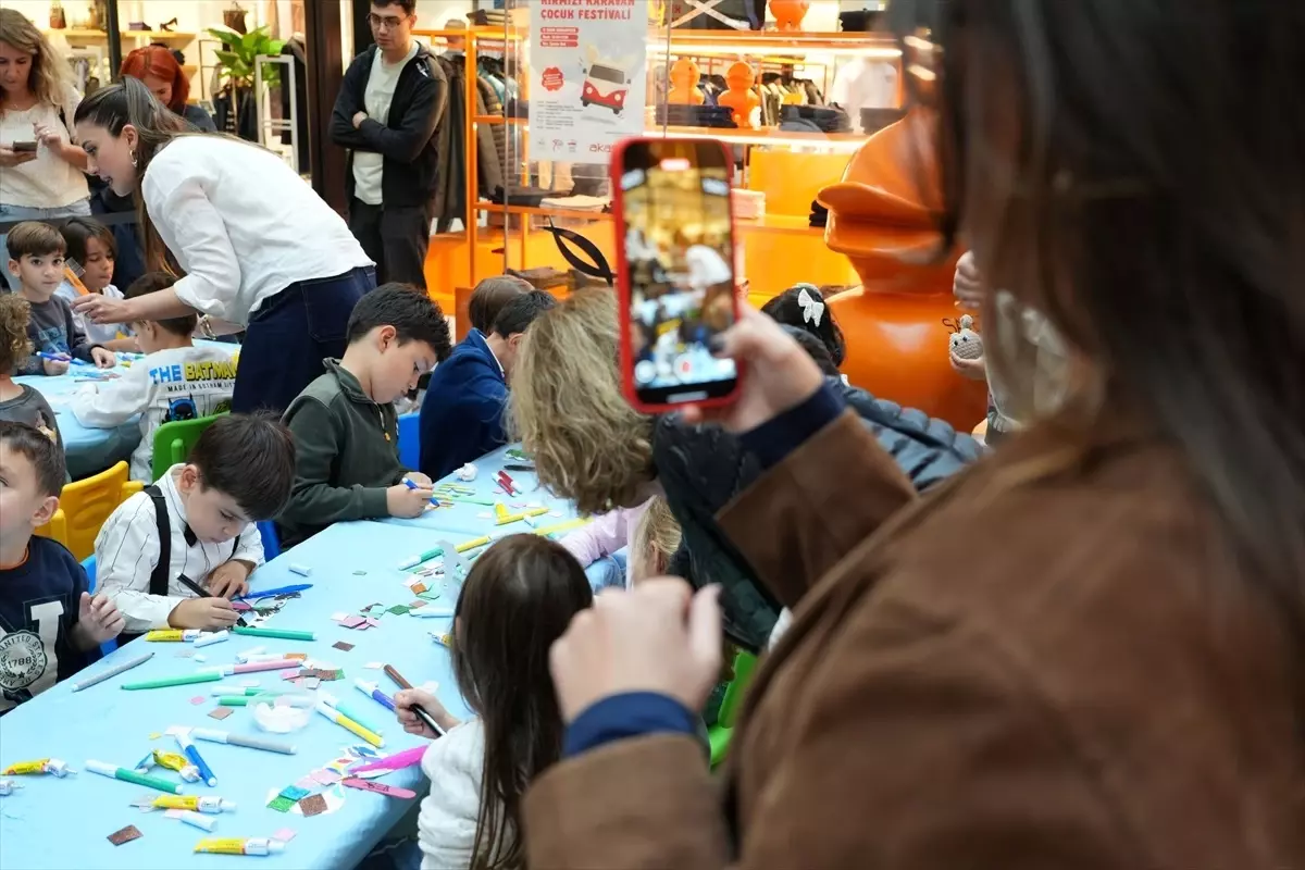 kirmizi karavan projesi ile cocuklar gelecege umut tasiyor h89WQUiW.jpg