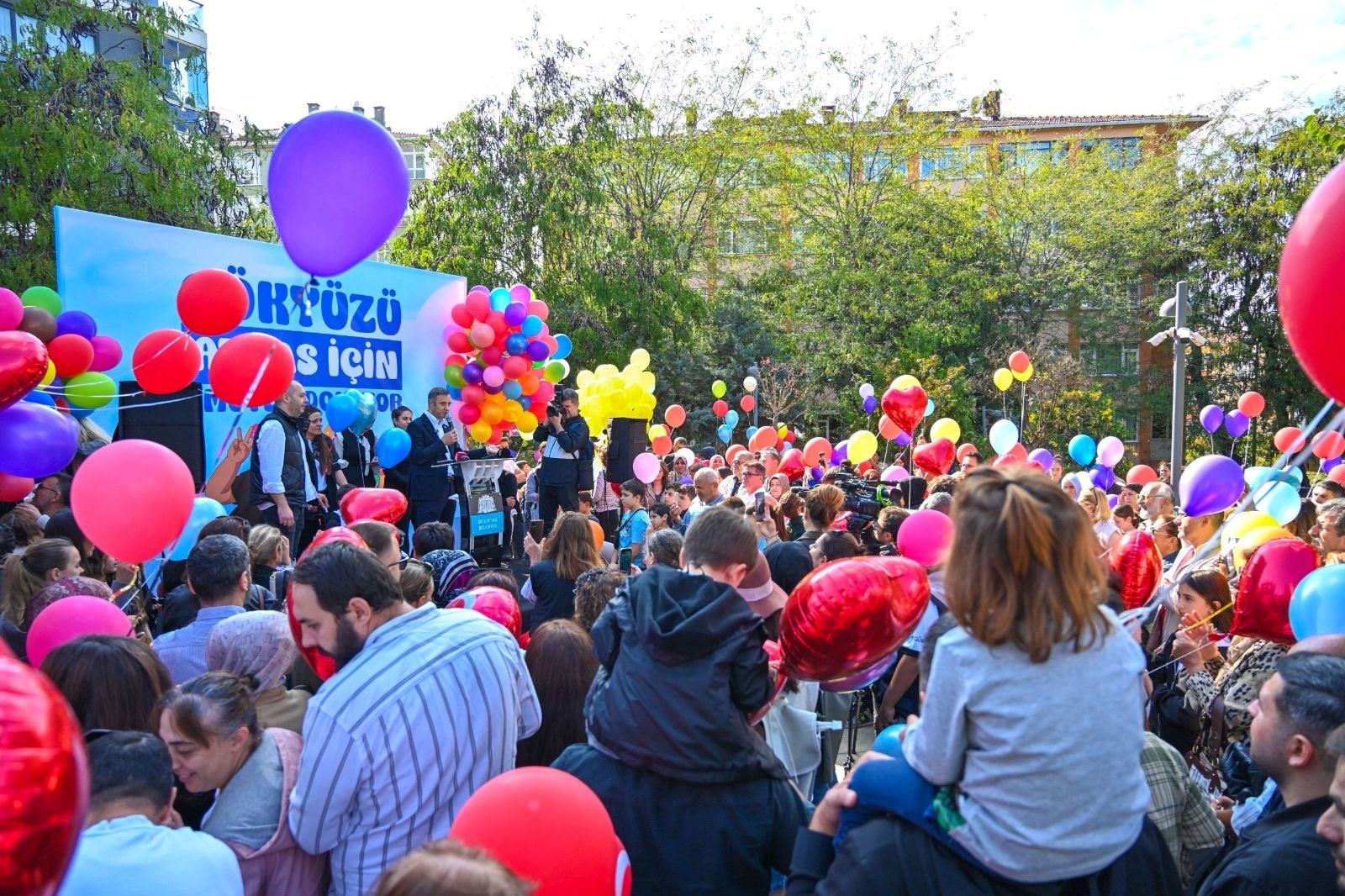 losemiyi 2nci kez yenen atlas icin balonlar gokyuzune birakildi OUWNxann