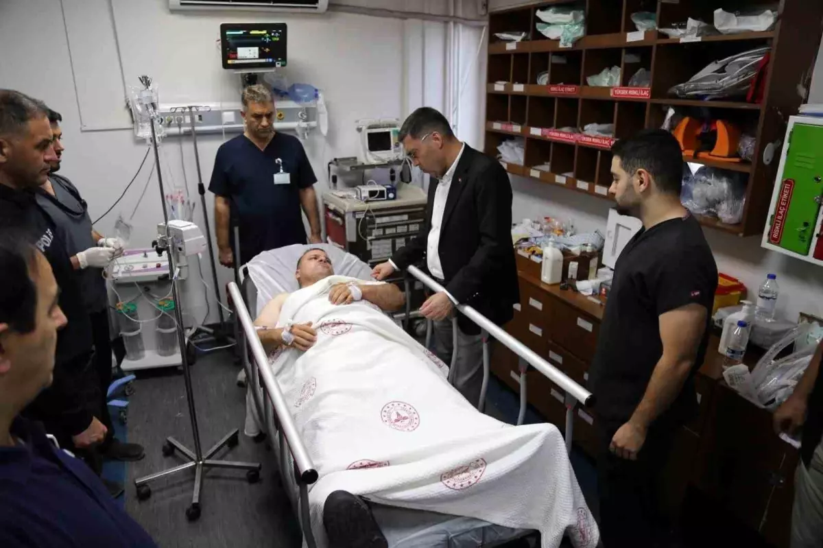 sanliurfada nobet tutarken bicakli saldiri polis memuru yaralandi jnzbeuQ7.jpg