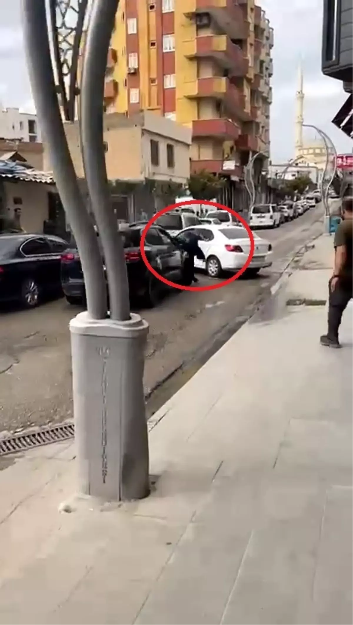 tartisma kanli bitti cip surucusu ayaklarini ezdi OB1PzfRY.jpg