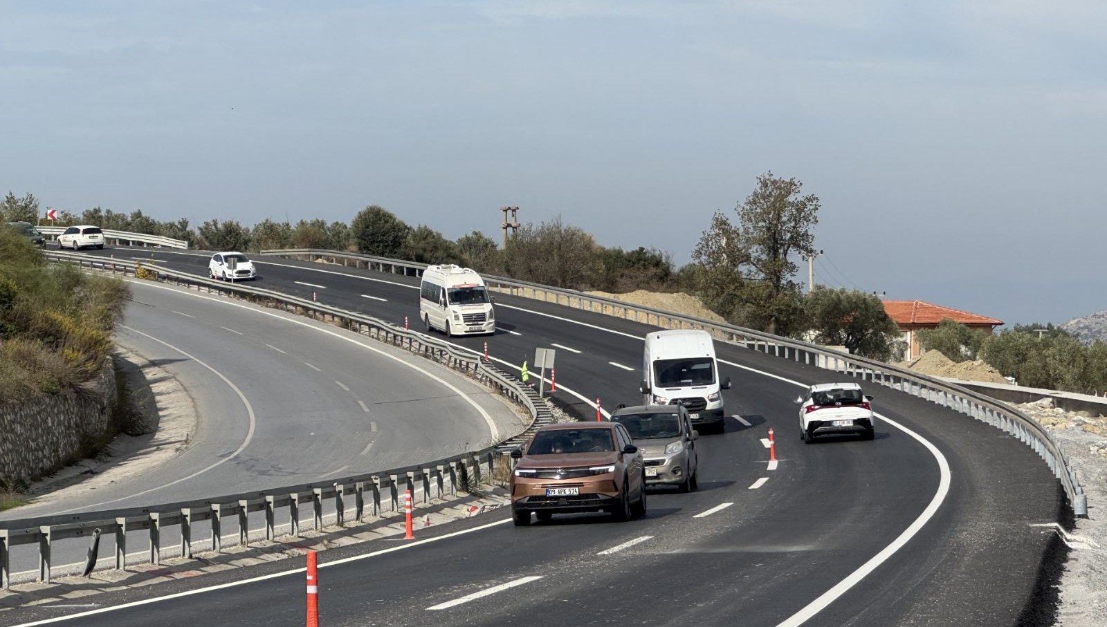 aydinda coken yol onarilarak trafige acildi Z9Sr6rDk.jpg