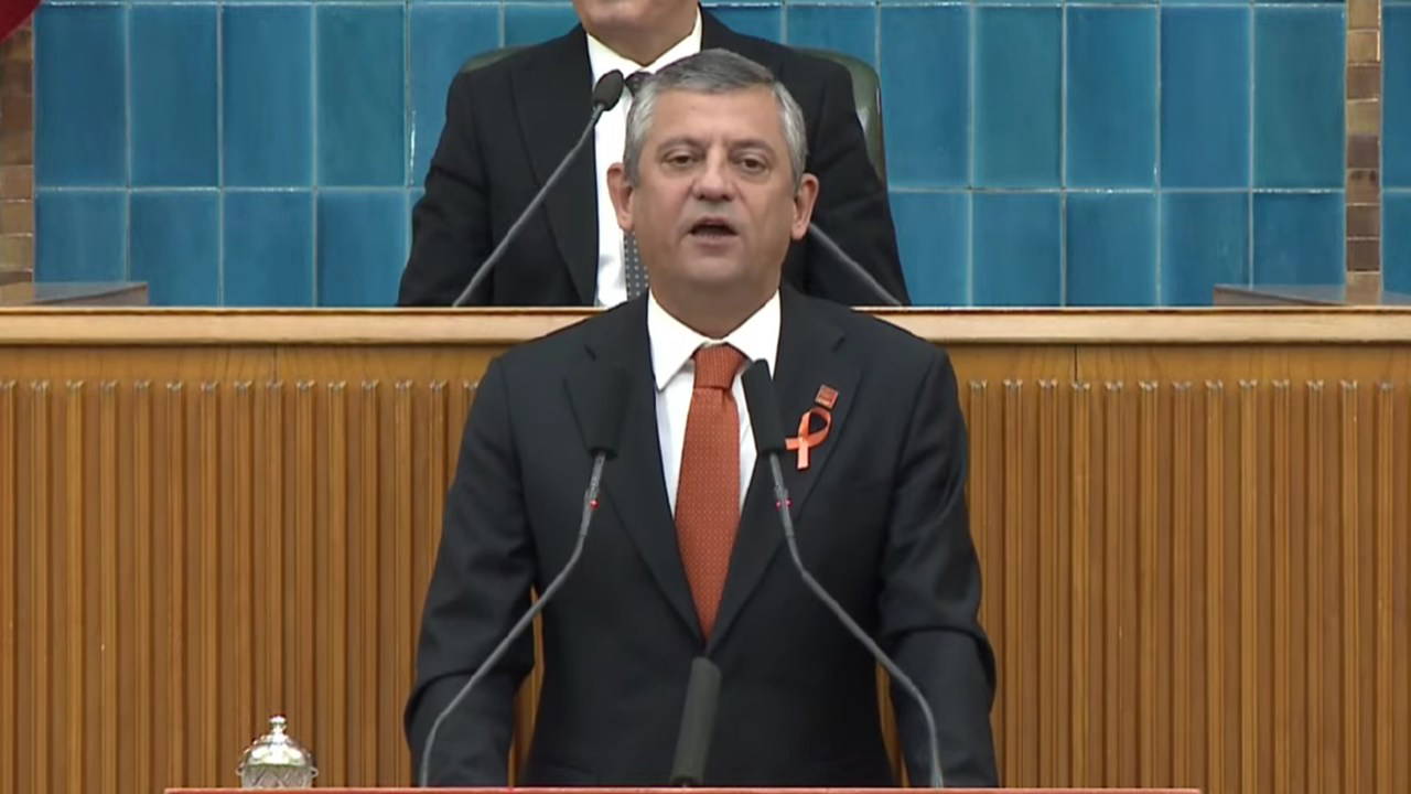 ozgur ozel grup toplantisinda konusuyor eYViQmXh.jpg