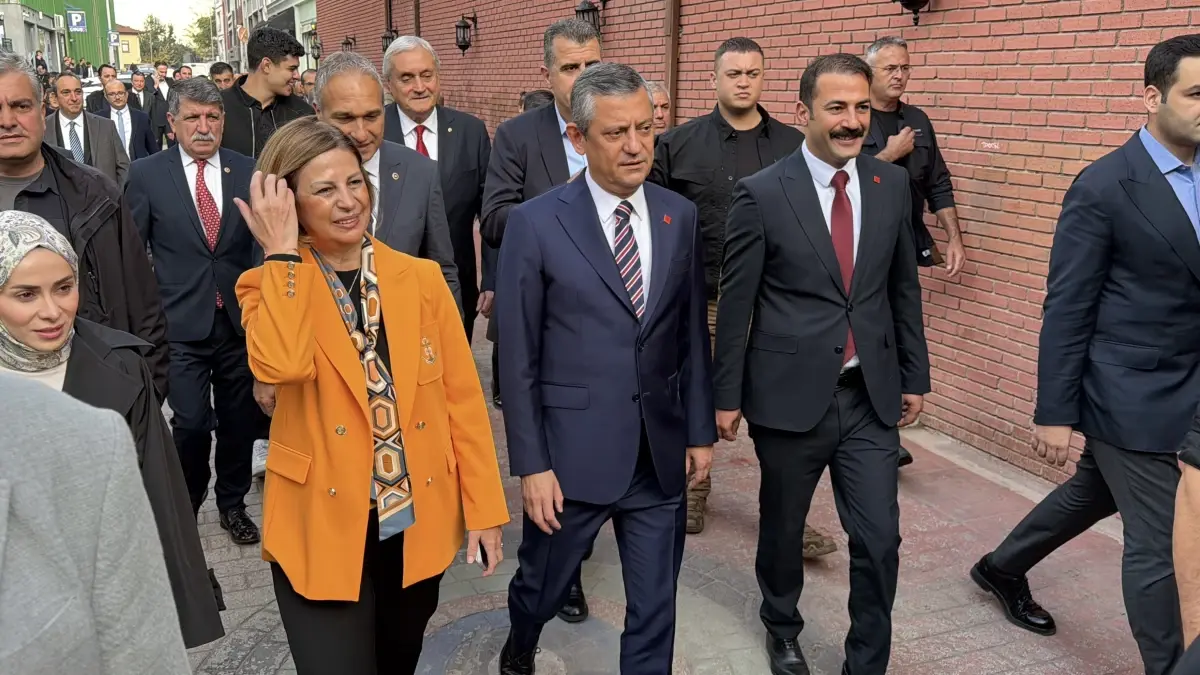 ozgur ozelden genclere yok aciklamasi T4MWePrI.jpg