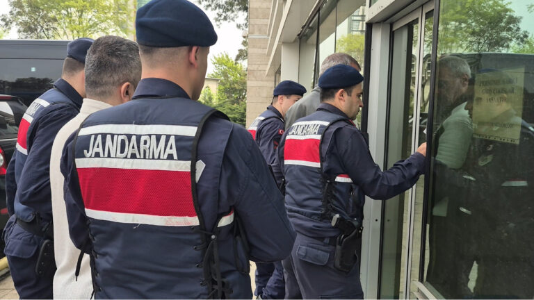 samsunda-uyusturucu-ve-silah-operasyonu-3-tutuklama-9yOZnllt